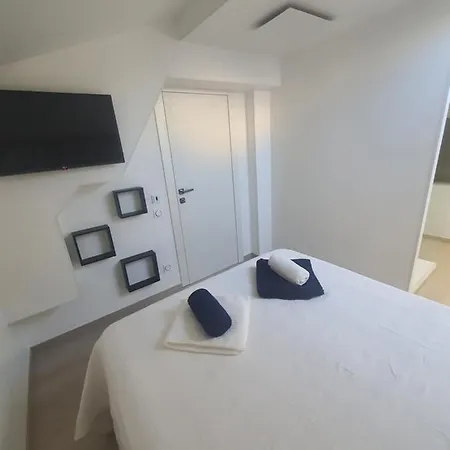 Daniel Rum i privatbostad Saint Aygulf